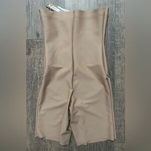 Skims Body CS High Waisted Short  Color: Clay Size: Medium  NWT BO-SHO-9552W